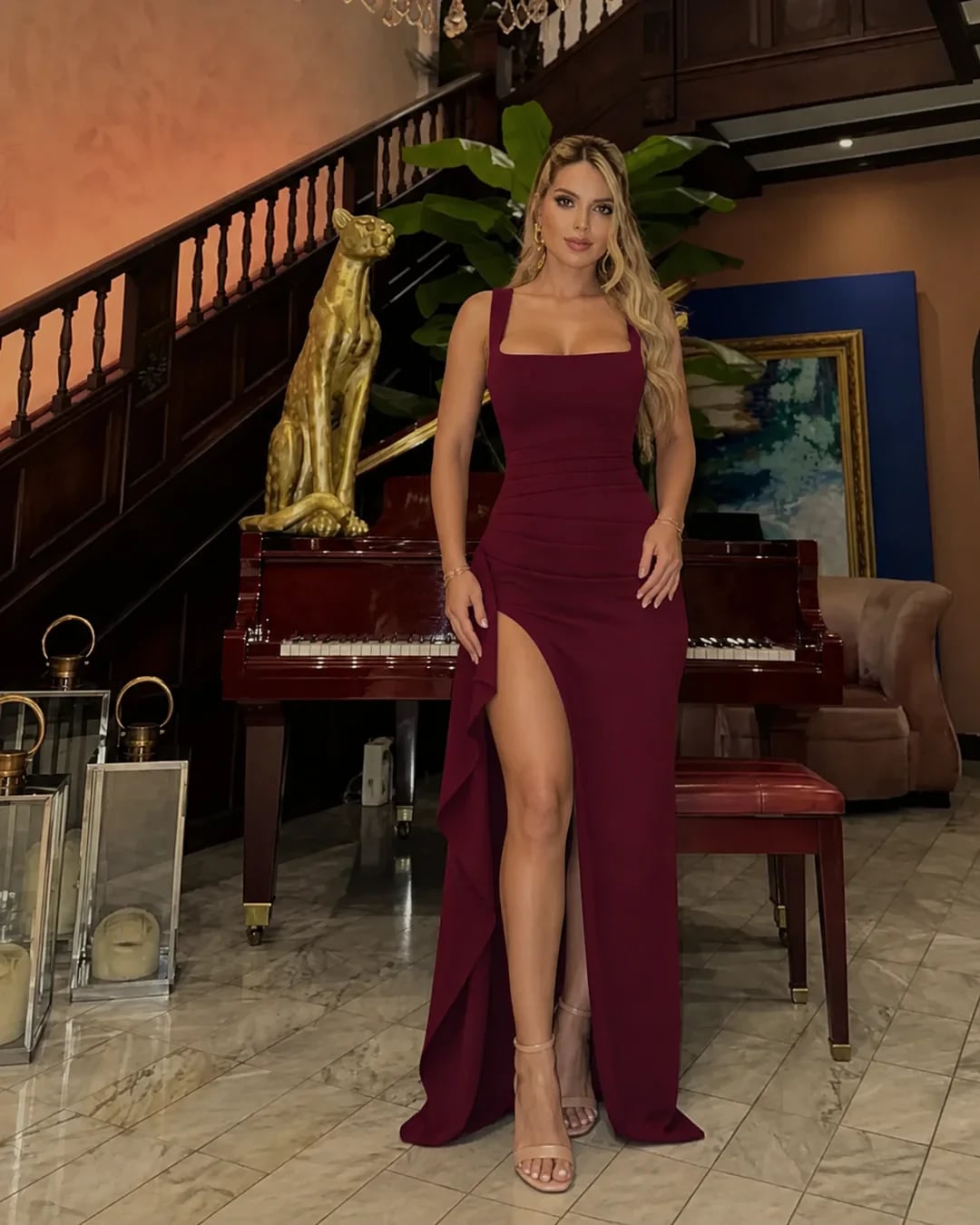 Vestido vino tinto drapeado con abertura