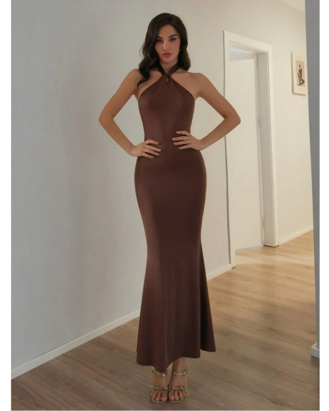 Vestido chocolate halter de espalda joya